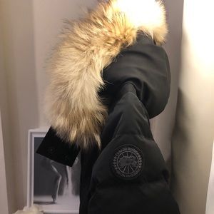 Canada Goose coat . Size xs .